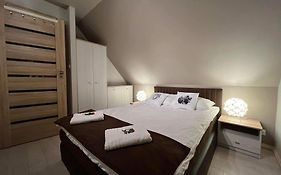 BIESZCZADZKI RAJ Komfortowe domy nad samym Jeziorem Solińskim - Sauna 608-280-713